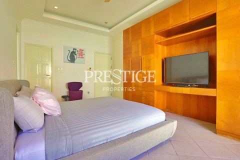 House in Pattaya, Thailand 6 bedrooms № 198554 - photo 19