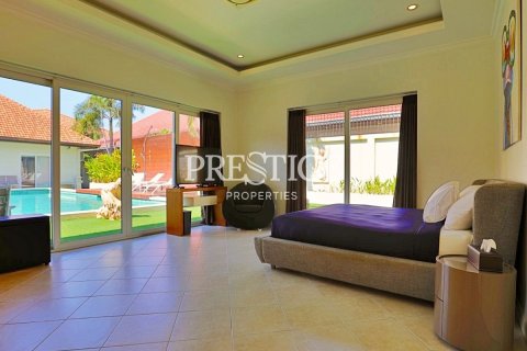House in Pattaya, Thailand 6 bedrooms № 198554 - photo 11