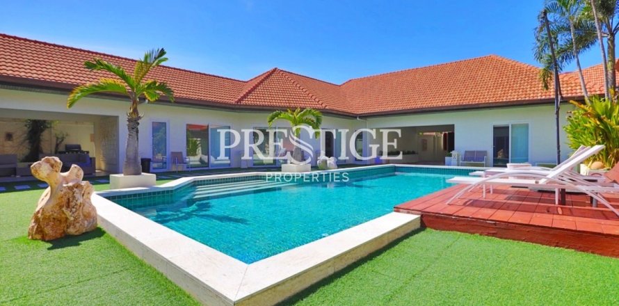 House in Pattaya, Thailand 6 bedrooms № 198554