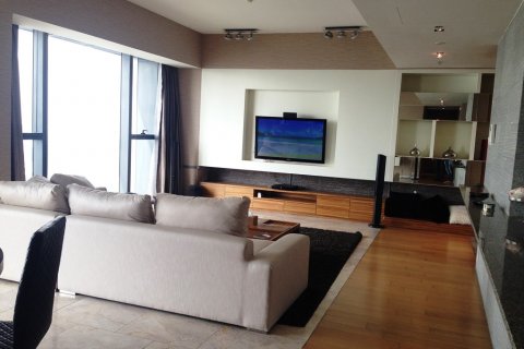 Condo in Bangkok, Thailand, 3 bedrooms № 66836 - photo 2