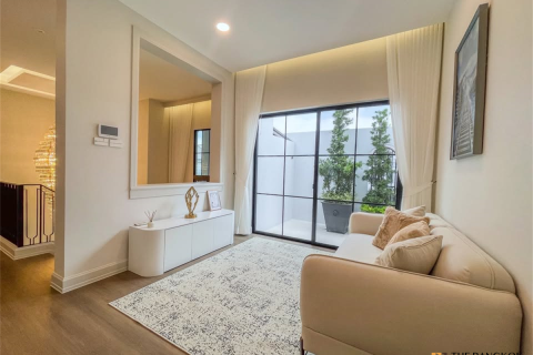 Haus in Bangkok, Thailand 4 Schlafzimmer № 189165 - Foto 2