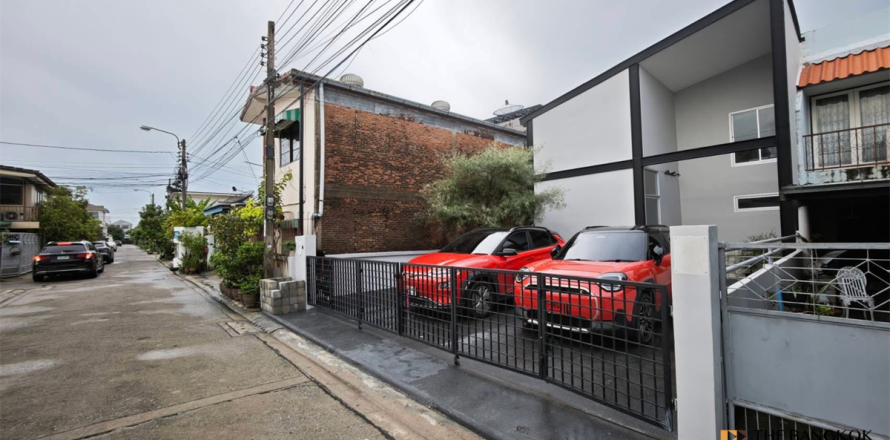 Casa de 3 dormitorios en Bangkok, Tailandia № 189169