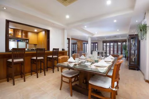 Adosado de 4 dormitorios en Bangkok, Tailandia № 161472 - foto 6