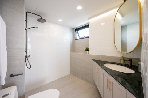 Condo in Bangkok, Thailand, 3 bedrooms № 161468 - photo 17