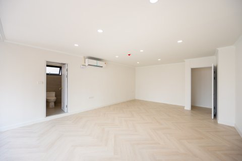 Condo in Bangkok, Thailand, 3 bedrooms № 161468 - photo 14