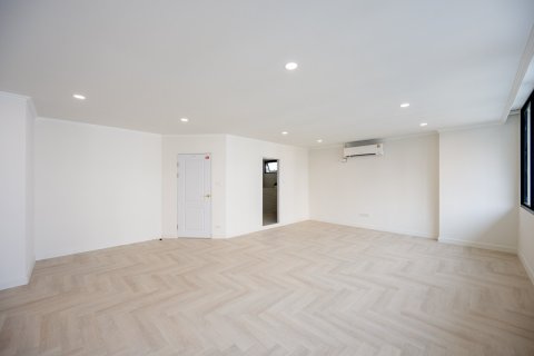 Condo in Bangkok, Thailand, 3 bedrooms № 161468 - photo 15