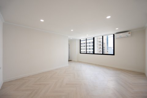Condo in Bangkok, Thailand, 3 bedrooms № 161468 - photo 16