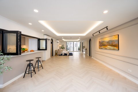 Condo in Bangkok, Thailand, 3 bedrooms № 161468 - photo 6