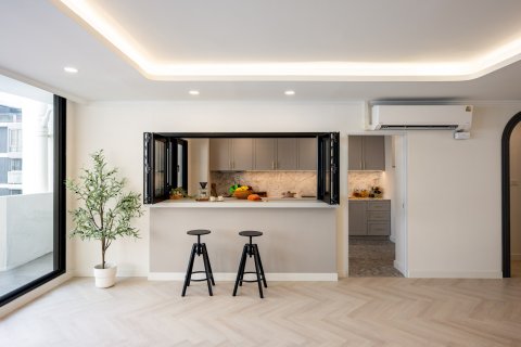Condo in Bangkok, Thailand, 3 bedrooms № 161468 - photo 8
