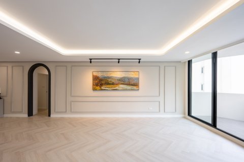 Condo in Bangkok, Thailand, 3 bedrooms № 161468 - photo 7