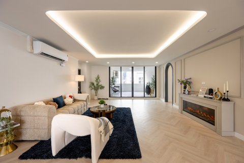 Condo in Bangkok, Thailand, 3 bedrooms № 161468 - photo 5