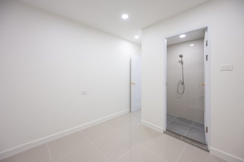 Condo in Bangkok, Thailand, 3 bedrooms № 161468 - photo 19