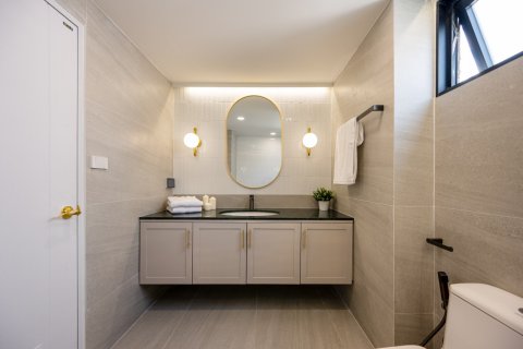 Condo in Bangkok, Thailand, 3 bedrooms № 161468 - photo 18