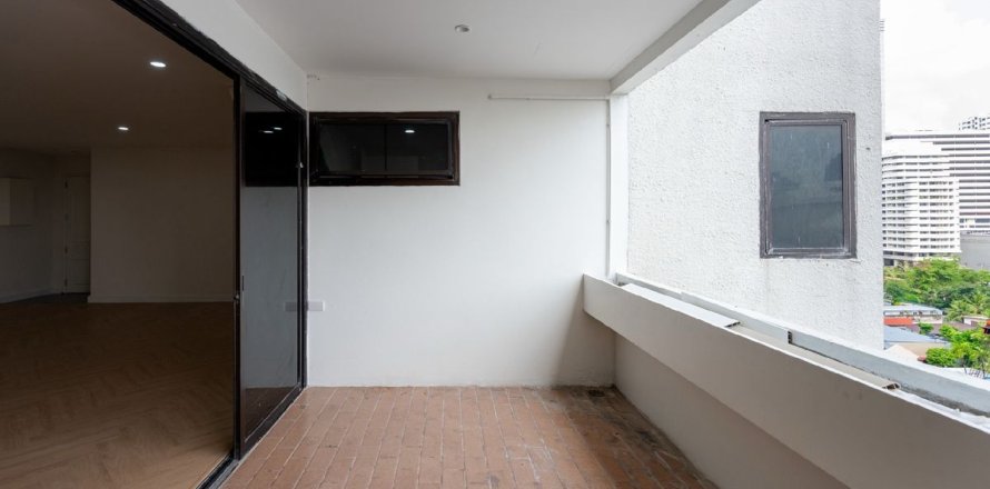 Condo in Bangkok, Thailand, 3 bedrooms  № 161469