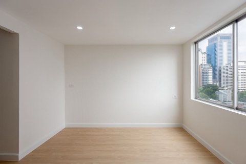 Condo in Bangkok, Thailand, 3 bedrooms  № 161469 - photo 9
