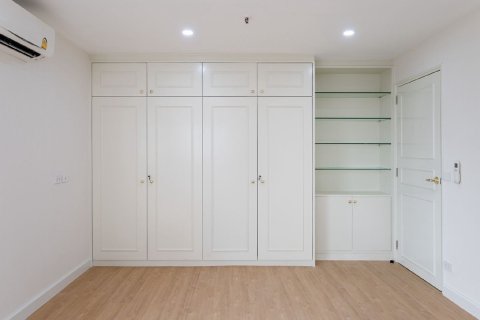 Condo in Bangkok, Thailand, 3 bedrooms  № 161469 - photo 6