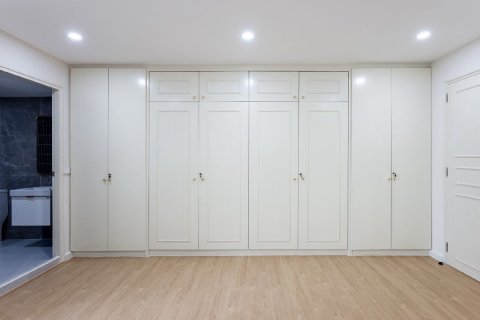 Condo in Bangkok, Thailand, 3 bedrooms  № 161469 - photo 8