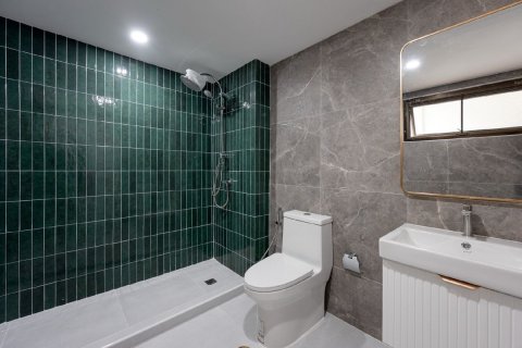 Condo in Bangkok, Thailand, 3 bedrooms  № 161469 - photo 13