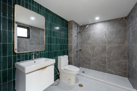 Condo in Bangkok, Thailand, 3 bedrooms  № 161469 - photo 12