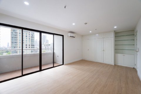 Condo in Bangkok, Thailand, 3 bedrooms  № 161469 - photo 5