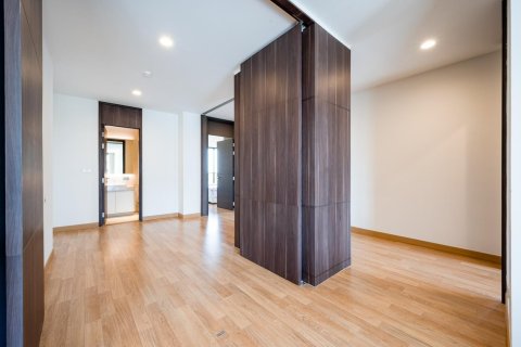 Condo in Bangkok, Thailand, 4 bedrooms № 161471 - photo 7