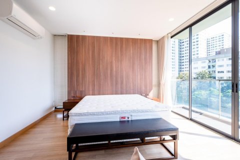 Condo in Bangkok, Thailand, 4 bedrooms № 161471 - photo 9