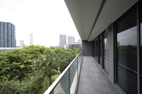 Condo in Bangkok, Thailand, 4 bedrooms № 161471 - photo 13