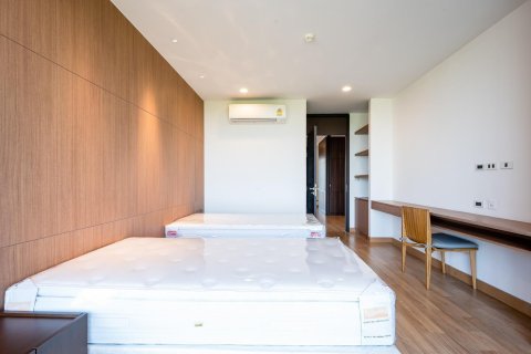 Condo in Bangkok, Thailand, 4 bedrooms № 161471 - photo 10