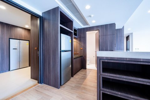 Condo in Bangkok, Thailand, 4 bedrooms № 161471 - photo 6