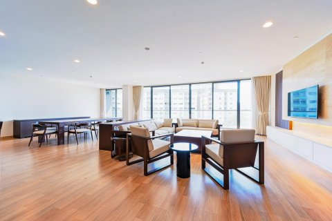Condo in Bangkok, Thailand, 4 bedrooms № 161471 - photo 3