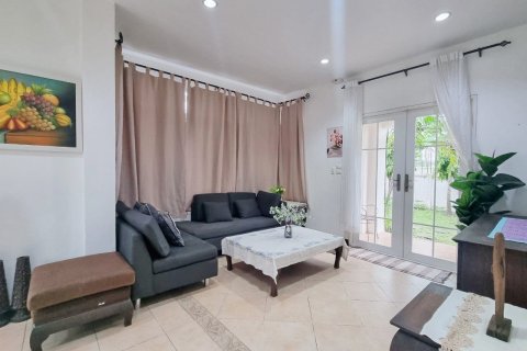 Casa de 3 dormitorios en Pattaya, Tailandia № 146465 - foto 12