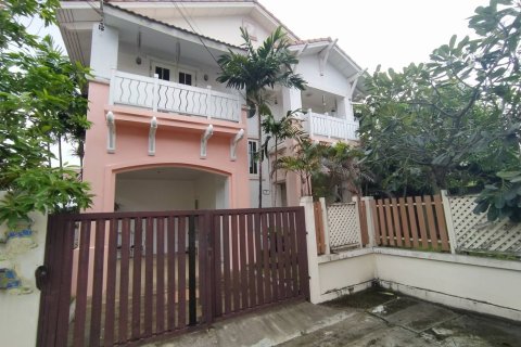 Casa de 3 dormitorios en Pattaya, Tailandia № 146465