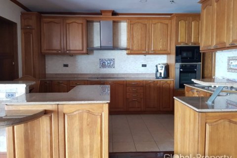 Condominio de 3 dormitorios en Pattaya, Tailandia № 163974 - foto 11