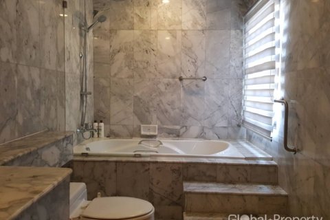 Condominio de 3 dormitorios en Pattaya, Tailandia № 163974 - foto 28