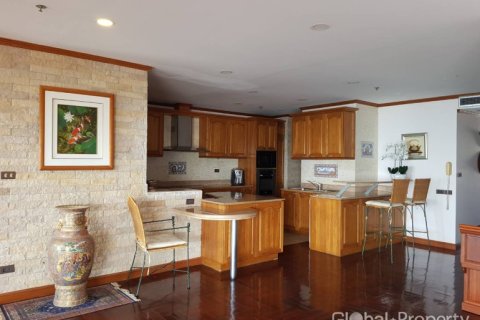 Condominio de 3 dormitorios en Pattaya, Tailandia № 163974 - foto 10