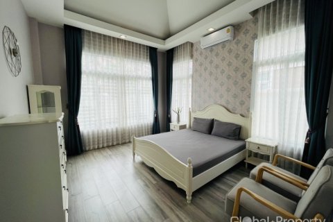 Casa de 3 dormitorios en Pattaya, Tailandia № 163969 - foto 8