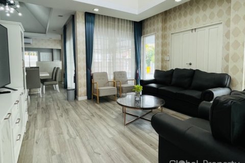 Casa de 3 dormitorios en Pattaya, Tailandia № 163969 - foto 4