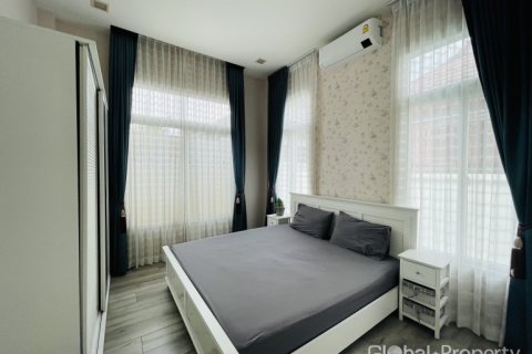 Casa de 3 dormitorios en Pattaya, Tailandia № 163969 - foto 10