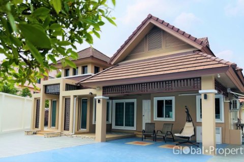 Casa de 3 dormitorios en Pattaya, Tailandia № 163969 - foto 13