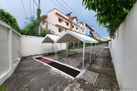 Casa de 3 dormitorios en Pattaya, Tailandia № 163969 - foto 14