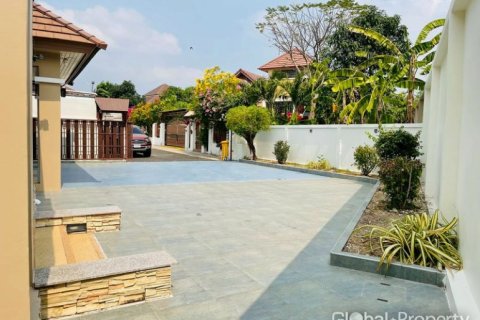 Casa de 3 dormitorios en Pattaya, Tailandia № 163969 - foto 3