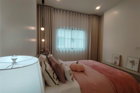 Casa de 4 dormitorios en Chiang Mai, Tailandia № 162761 - foto 9