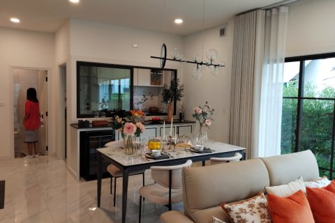 Casa de 4 dormitorios en Chiang Mai, Tailandia № 162761 - foto 2
