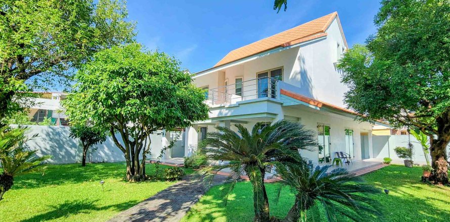 Casa de 4 dormitorios en Chiang Mai, Tailandia № 154549