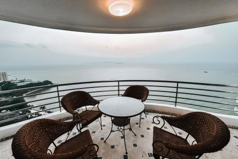 Ático de 4 dormitorios en Pattaya, Tailandia № 161565 - foto 2