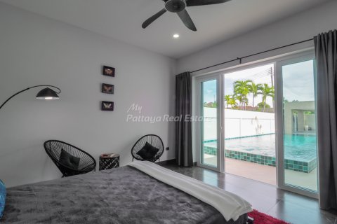 Casa de 3 dormitorios en Pattaya, Tailandia № 113529 - foto 15