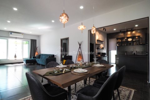 Casa de 3 dormitorios en Pattaya, Tailandia № 113529 - foto 3
