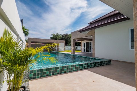 Casa de 3 dormitorios en Pattaya, Tailandia № 113529 - foto 20