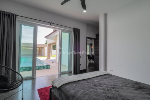 Casa de 3 dormitorios en Pattaya, Tailandia № 113529 - foto 16