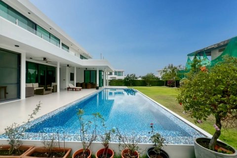 Chalet de 4 dormitorios en Hua Hin, Tailandia № 163760 - foto 9